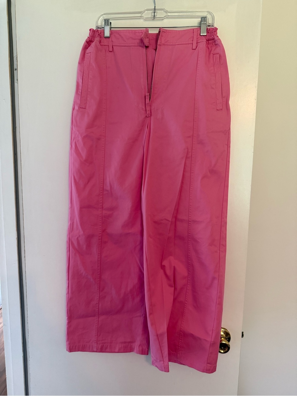 Skims Woven Outdoor Pant - Picture 2 of 8